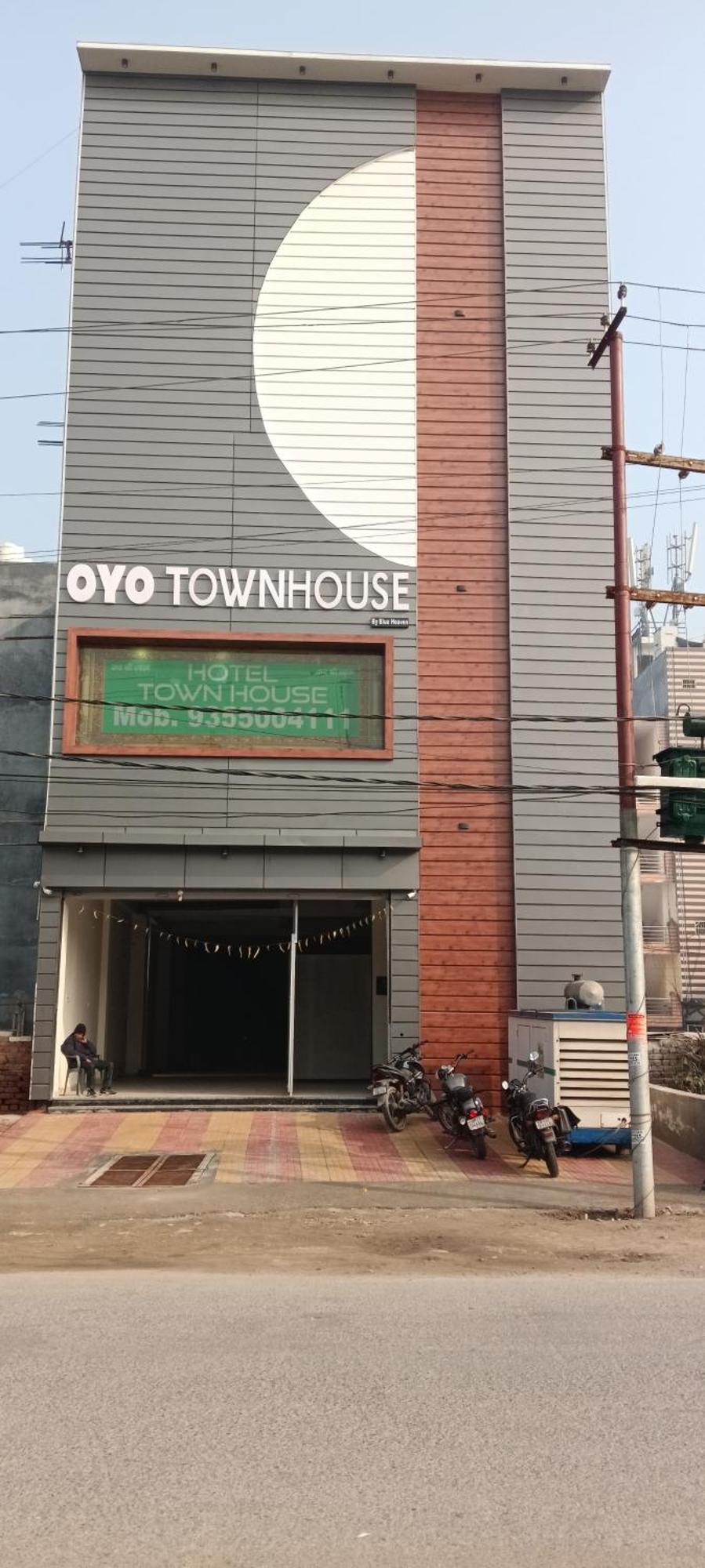 Hotel Blue Heaven Oyotownhouse Газиабад Экстерьер фото